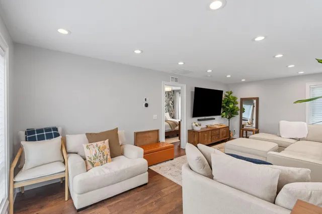 $3,995 | 263 Lexington Parkway South, St. Paul, MN 55105