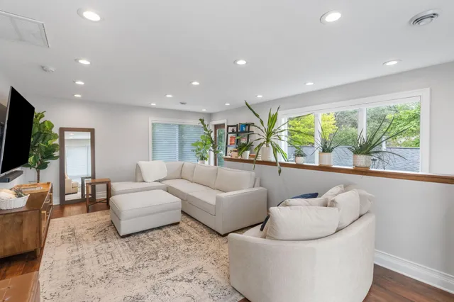 $3,995 | 263 Lexington Parkway South, St. Paul, MN 55105