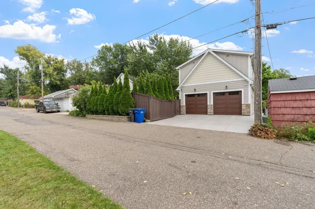 $3,995 | 263 Lexington Parkway South, St. Paul, MN 55105