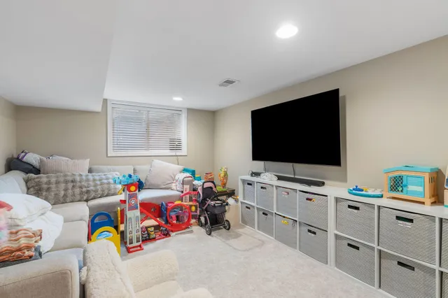 $3,995 | 263 Lexington Parkway South, St. Paul, MN 55105