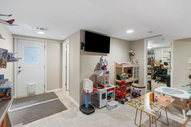 $3,995 | 263 Lexington Parkway South, St. Paul, MN 55105