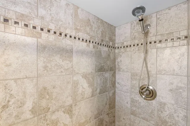 $3,995 | 263 Lexington Parkway South, St. Paul, MN 55105