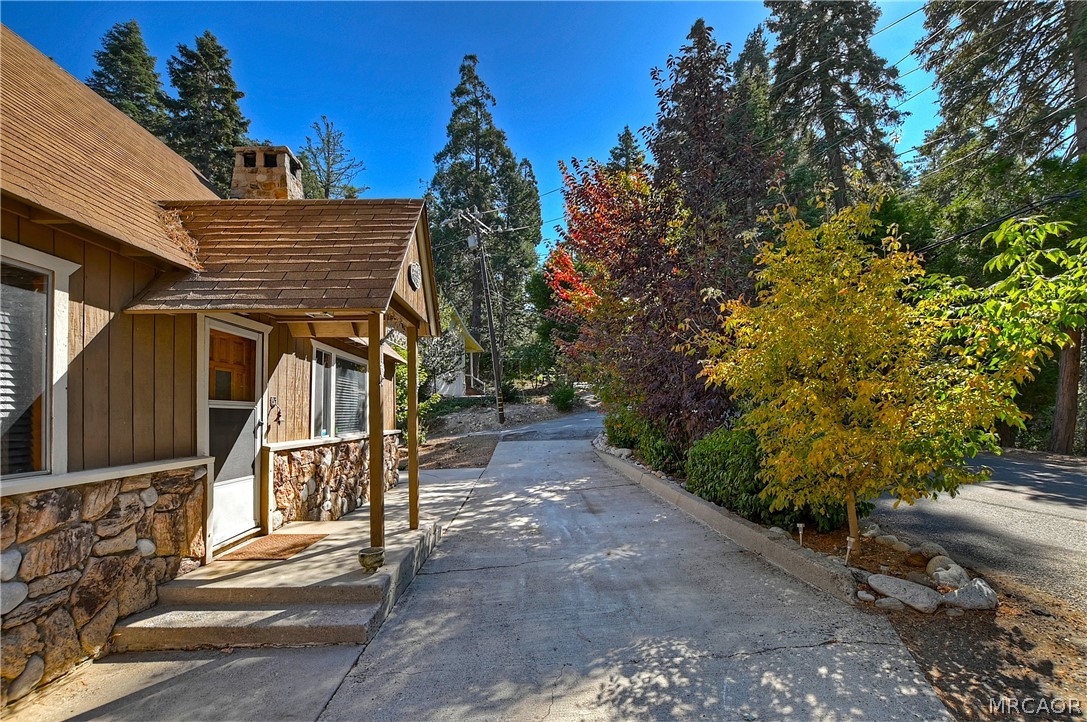 863 Oak Road Lake Arrowhead, CA 92385 - Photo 25 of 27 Gallery Image 25