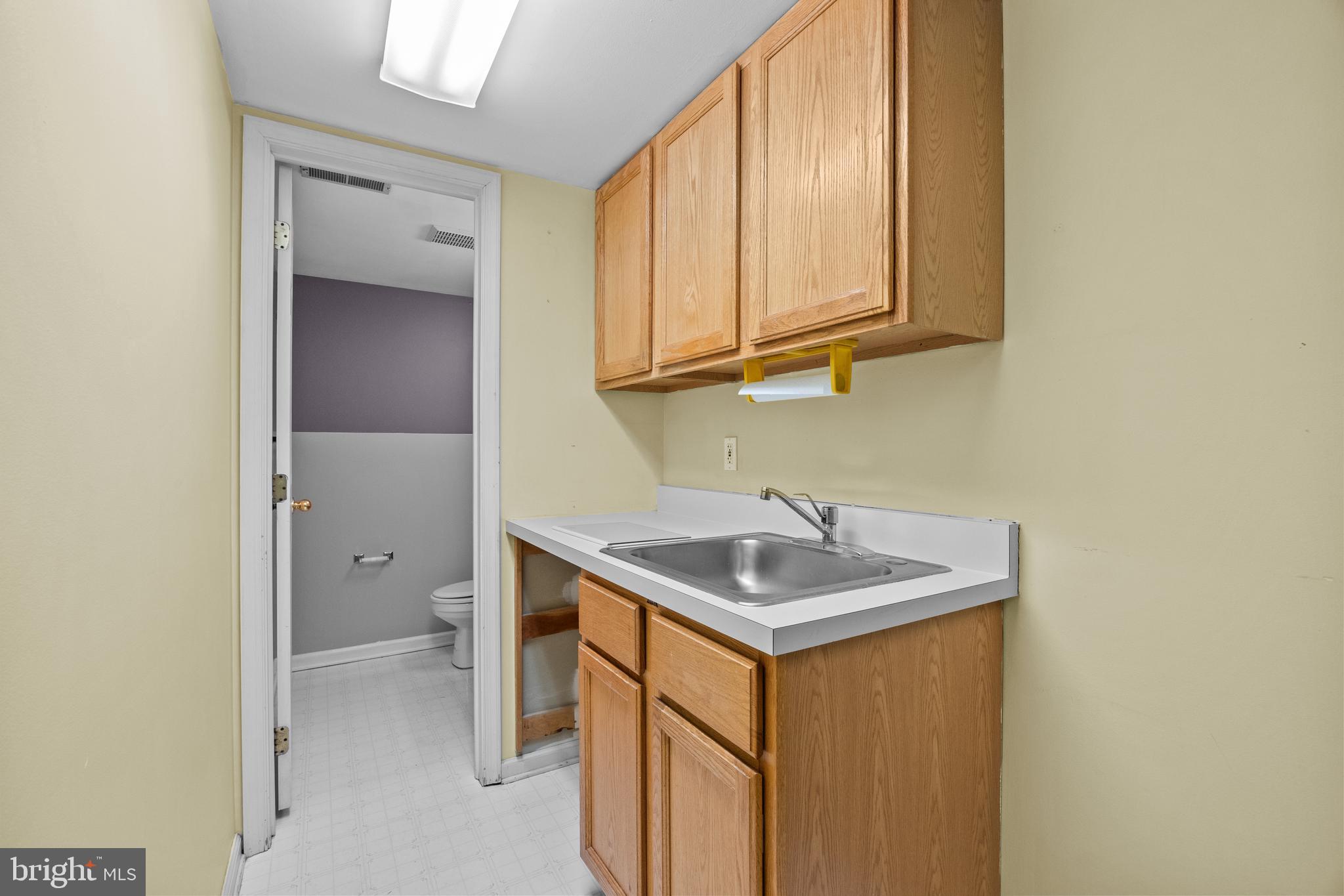 77 Makefield Road Yardley, PA 19067 - Photo 38 of 59 Seperate mini kitchen