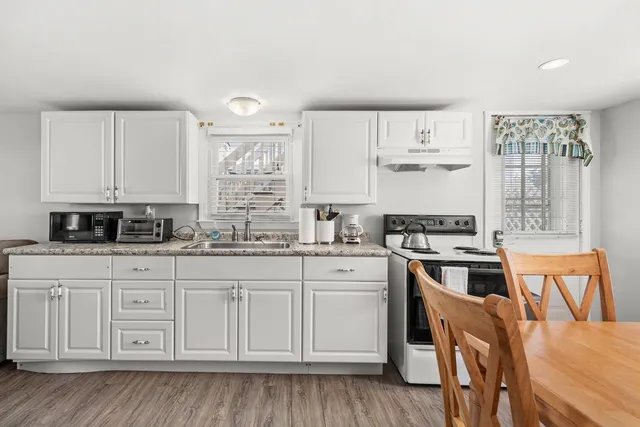 $1,950 | 8 Commonwealth Avenue, Unit 1 DOWN, Salisbury, MA 01952