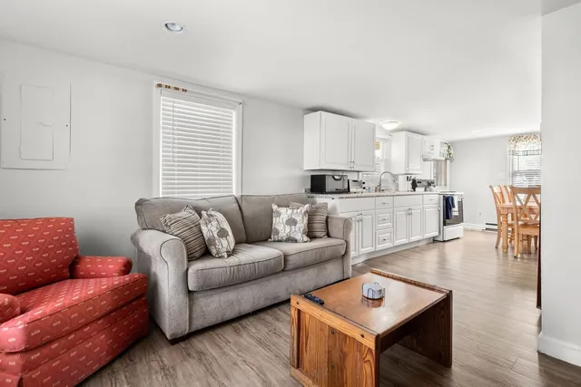 $1,950 | 8 Commonwealth Avenue, Unit 1 DOWN, Salisbury, MA 01952