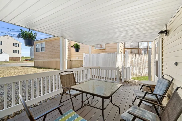 $1,950 | 8 Commonwealth Avenue, Unit 1 DOWN, Salisbury, MA 01952