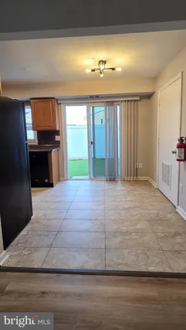 a view of livingroom with furniture