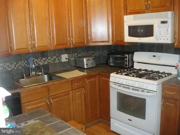 12503 Calpine Road Philadelphia, PA 19154 - Photo 3 of 9 Kitchen