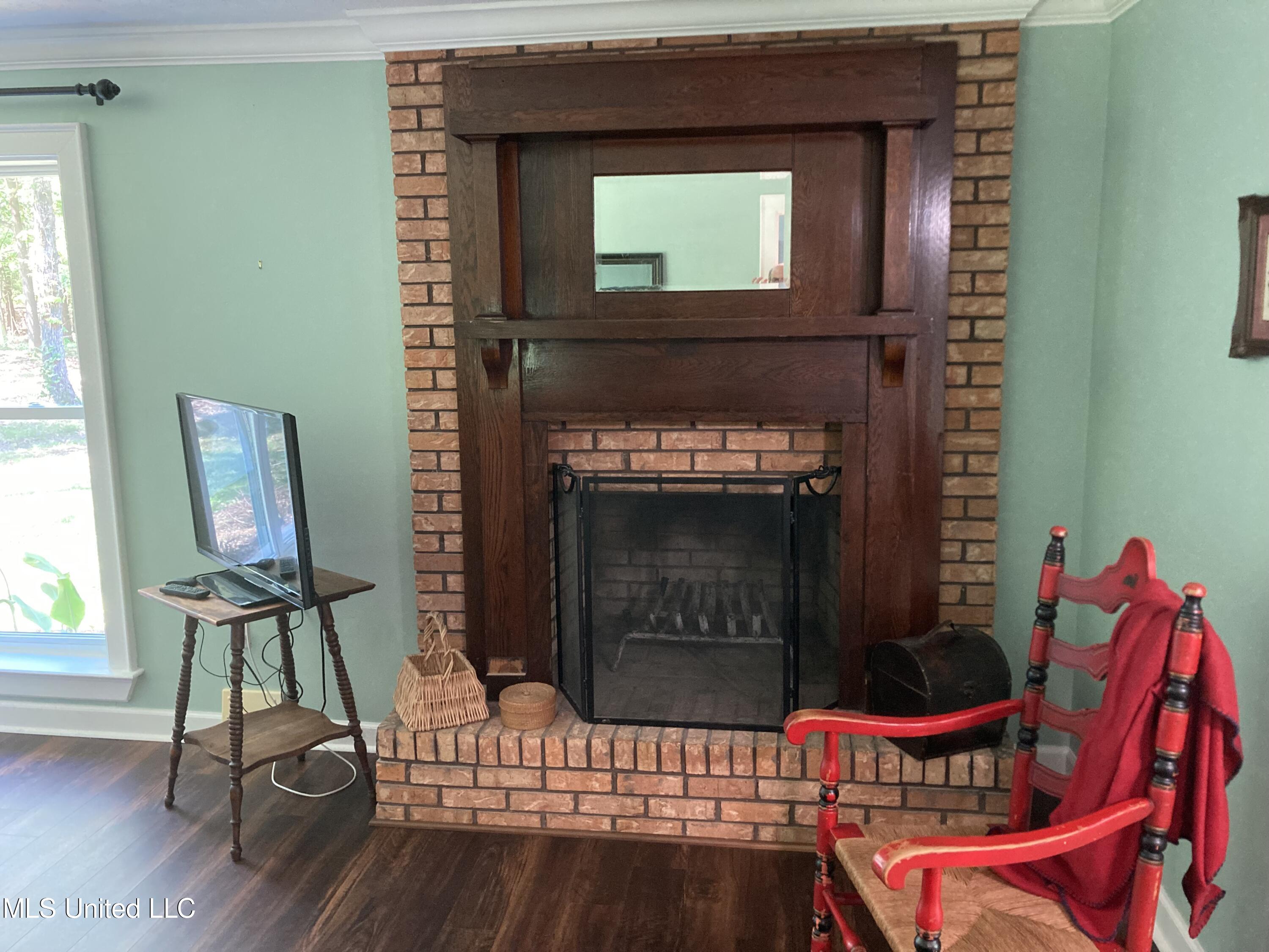 300 Bob White Lane Ridgeland, MS 39157 - Photo 11 of 32 11 BR Master fireplace