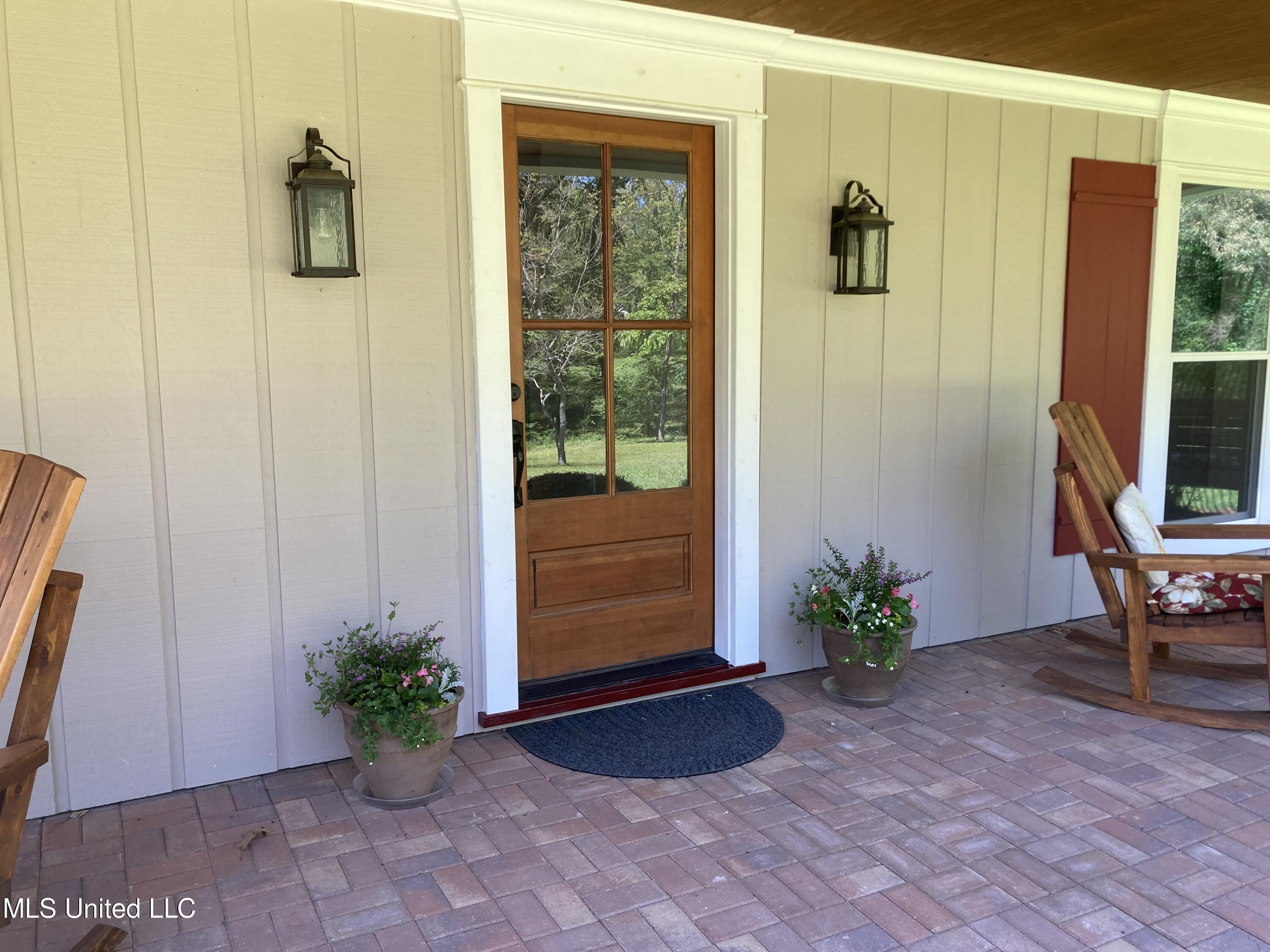 300 Bob White Lane Ridgeland, MS 39157 - Photo 20 of 32 21 Porch Main house front