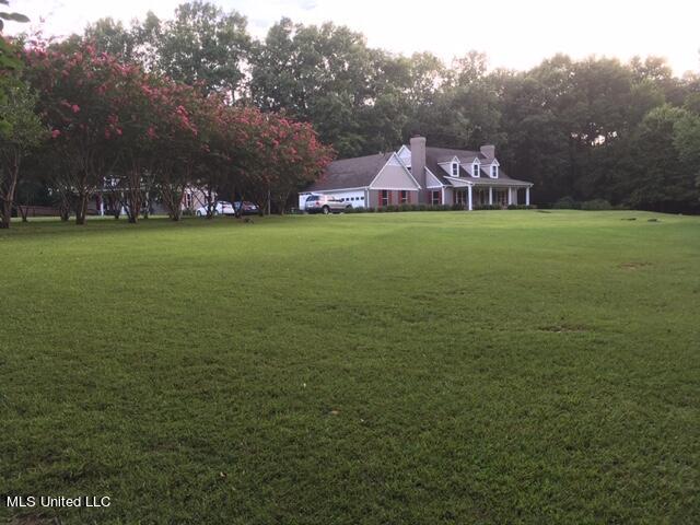 300 Bob White Lane Ridgeland, MS 39157 - Photo 2 of 32 2 Front with crepe myrtles