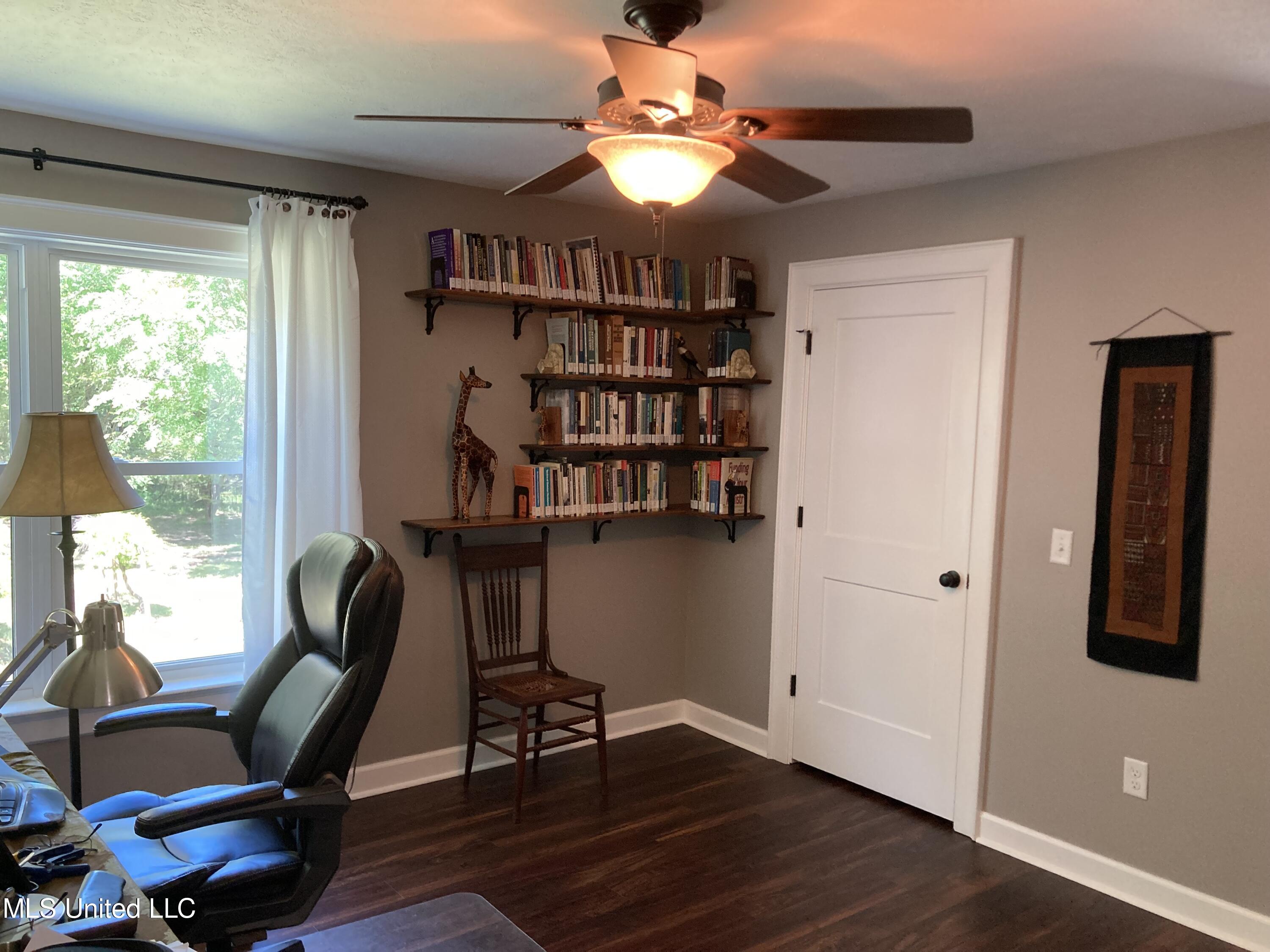 300 Bob White Lane Ridgeland, MS 39157 - Photo 23 of 32 24 BR Upstairs with shelves