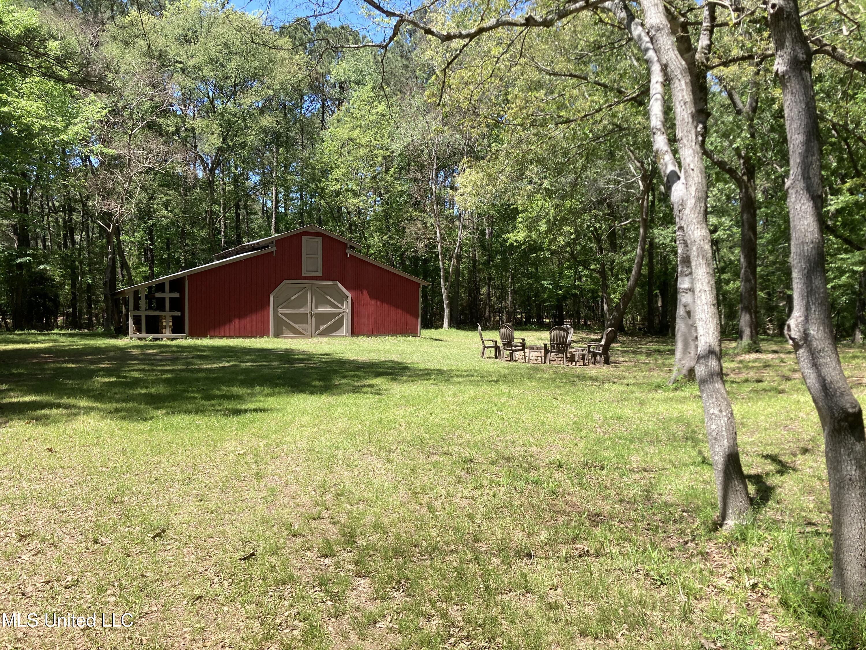 300 Bob White Lane Ridgeland, MS 39157 - Photo 24 of 32 25 Barn and firepit