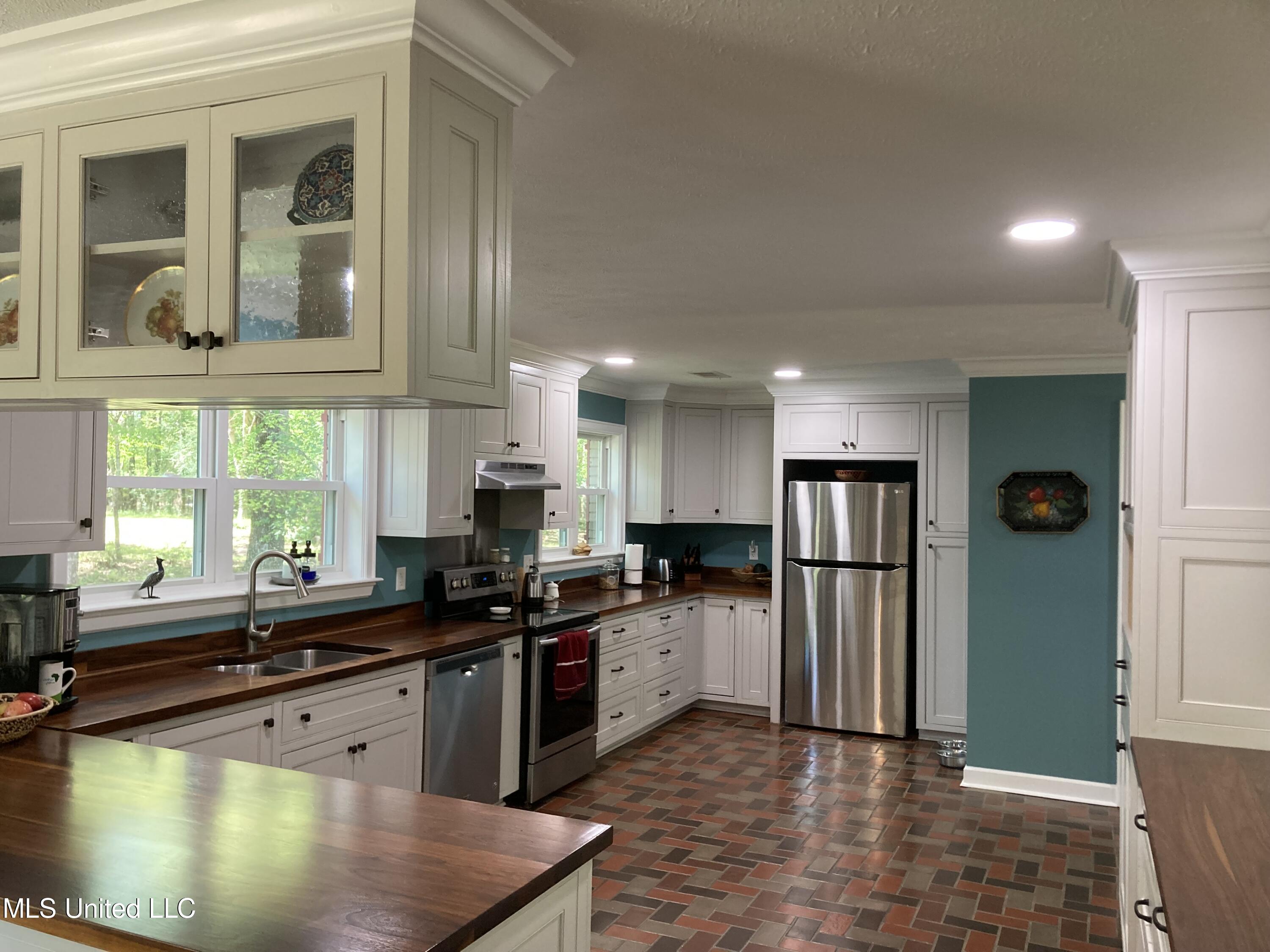 300 Bob White Lane Ridgeland, MS 39157 - Photo 6 of 32 6 Kitchen