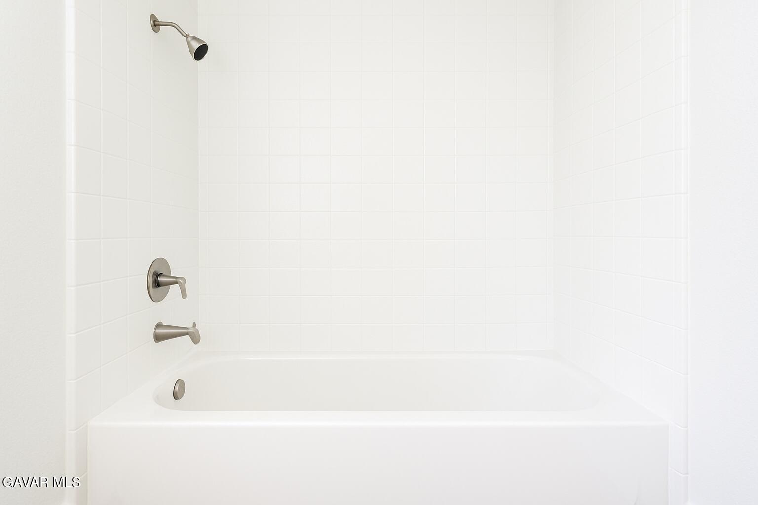 8445 Gaskell Road Rosamond, CA 93560 - Photo 8 of 13 a bathroom with a bathtub