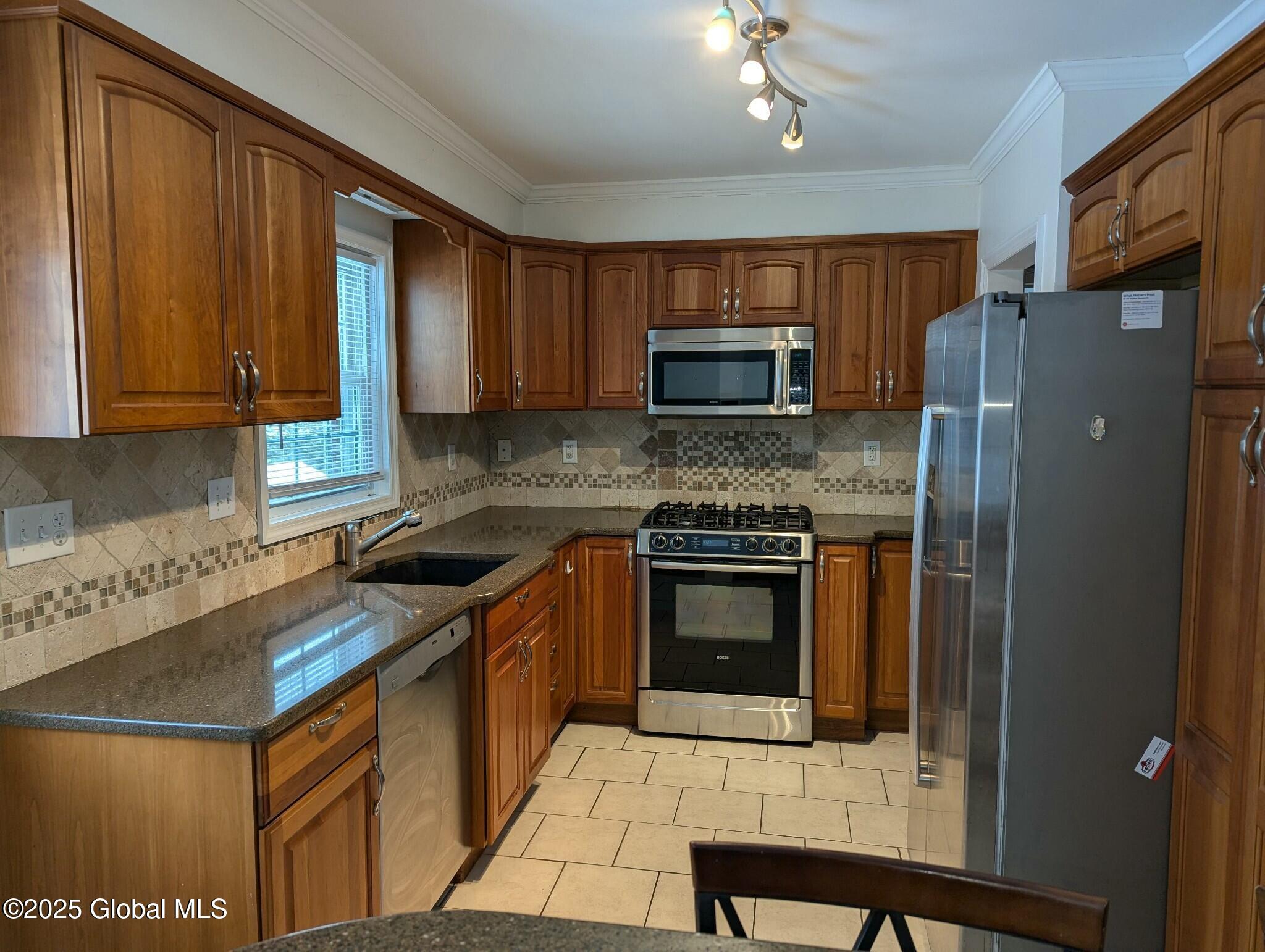 1808 Randolph Road Schenectady, NY 12308 - Photo 5 of 29 tempImageKfyP42
