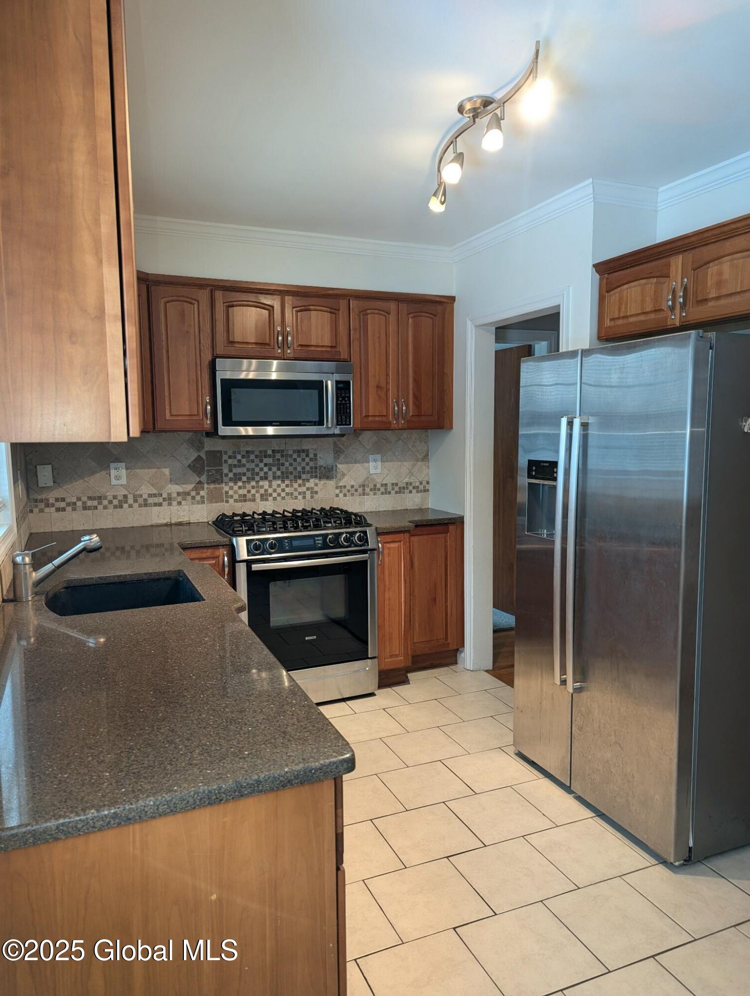 1808 Randolph Road Schenectady, NY 12308 - Photo 6 of 29 tempImageljF3Um