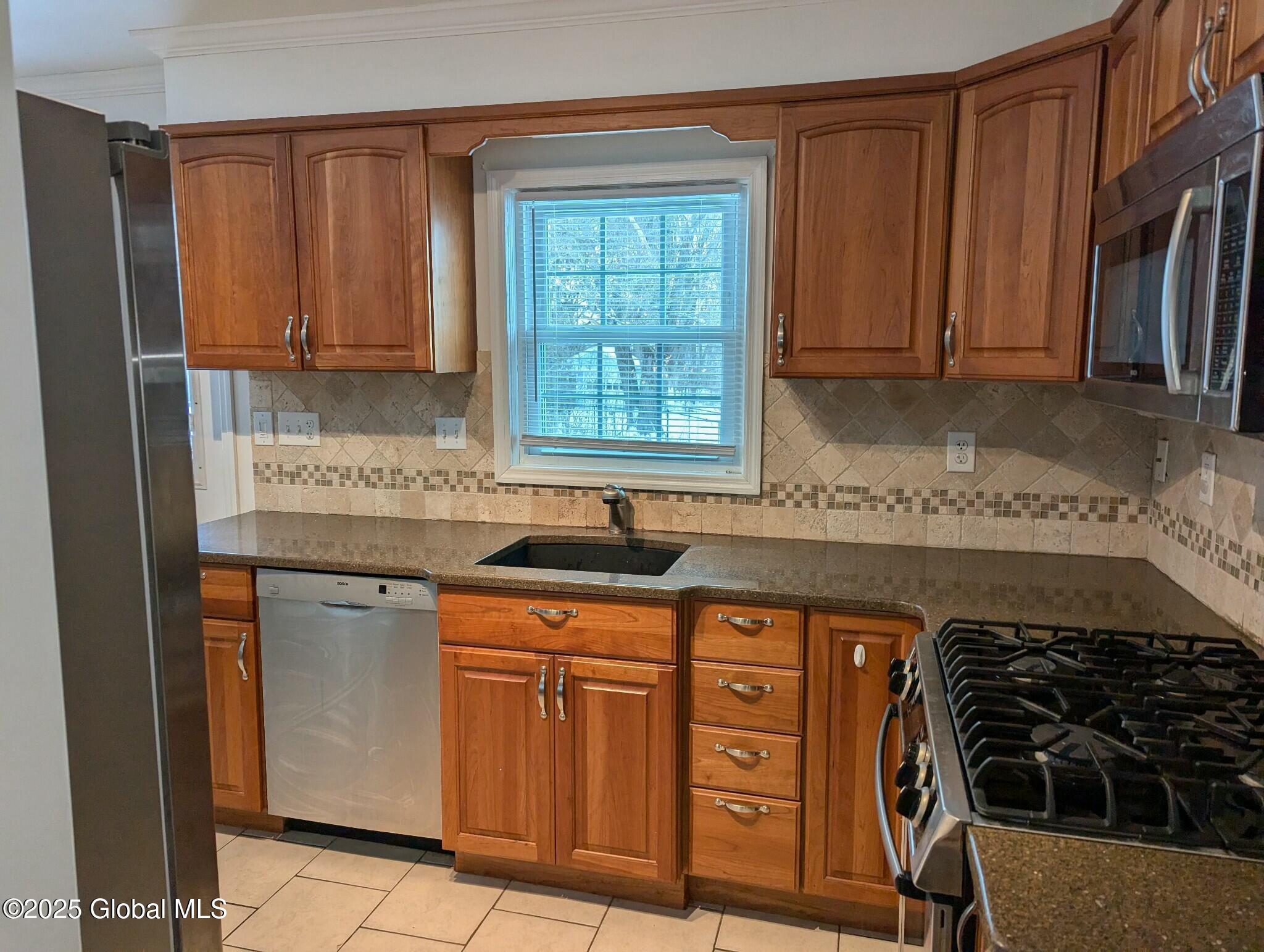 1808 Randolph Road Schenectady, NY 12308 - Photo 7 of 29 tempImage4di9Vo