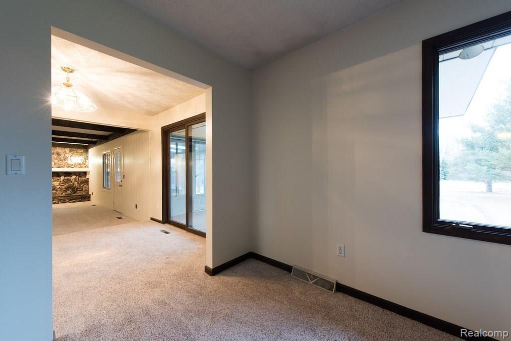 9031 Tower Road South Lyon, MI 48178 - Photo 20 of 31 DSC_3449.jpg