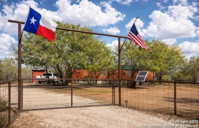 $210,000 | 205 May, Pleasanton, TX 78064