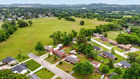 $349,900 | 272 North Wessington Place, Hendersonville, TN 37075