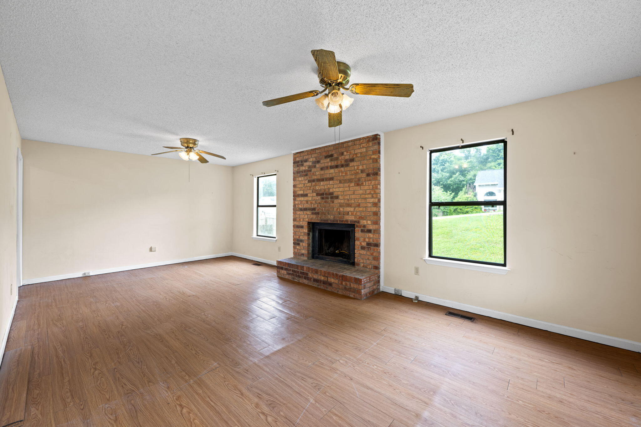 5642 Tucker Road Ooltewah, TN 37363 - Photo 9 of 52 living room