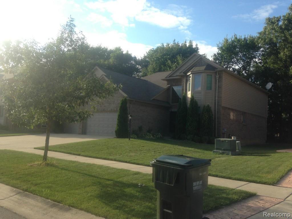 347 Mystic Valley Rochester Hills, MI 48307 - Photo 2 of 31