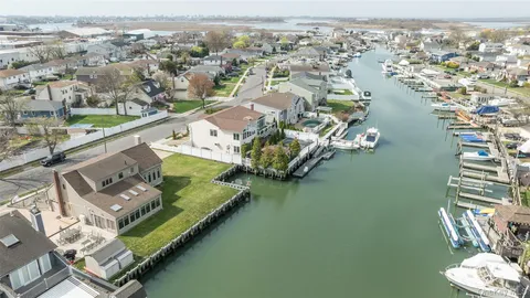 $899,000 | 3414 Riverside Drive, Oceanside, NY 11572