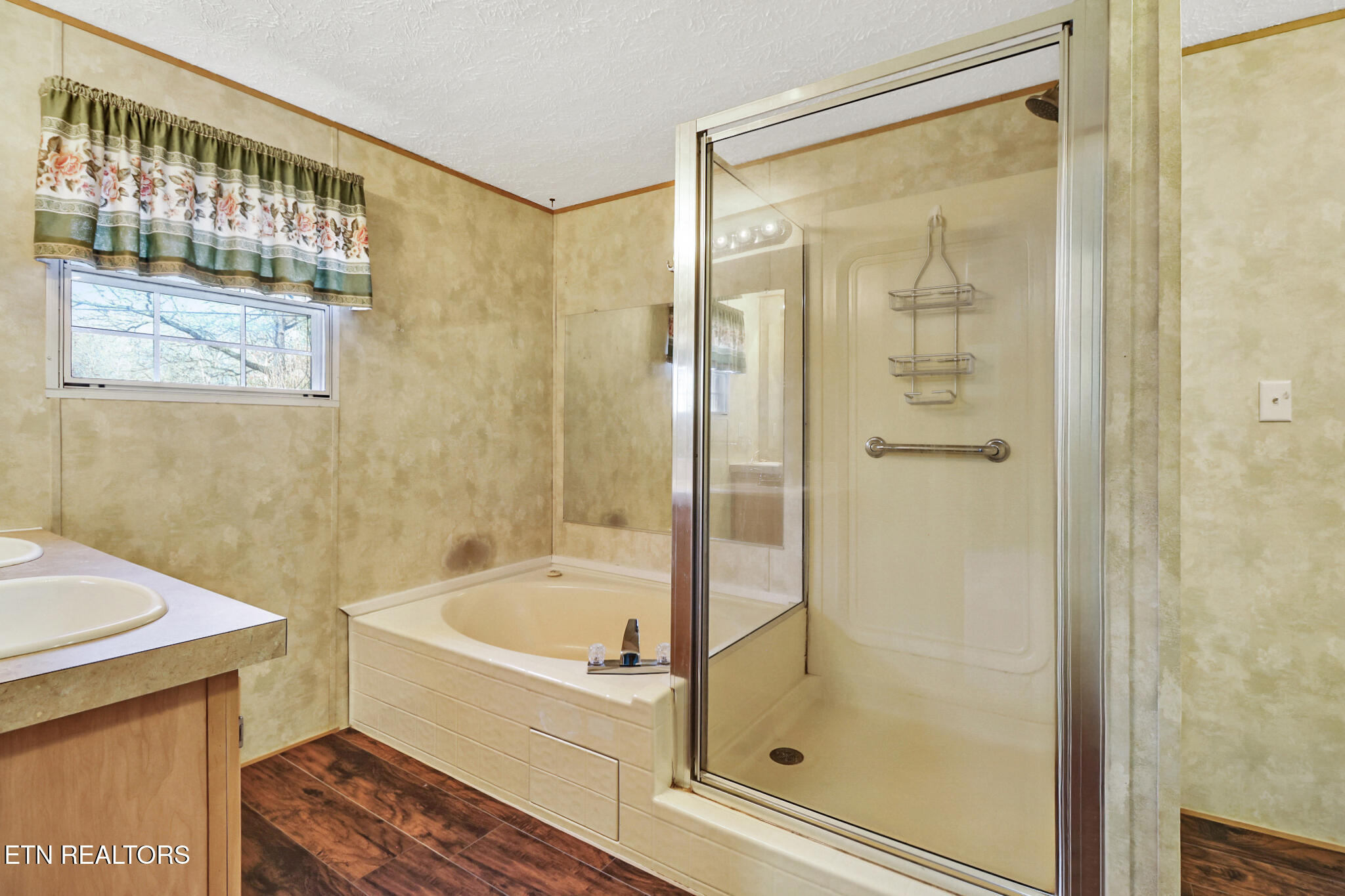 139 Rugby Court Crossville, TN 38558 - Photo 15 of 22 Primary Bath