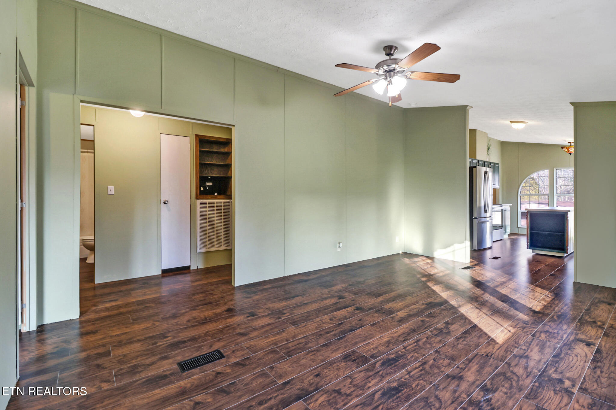 139 Rugby Court Crossville, TN 38558 - Photo 8 of 22 Living Room
