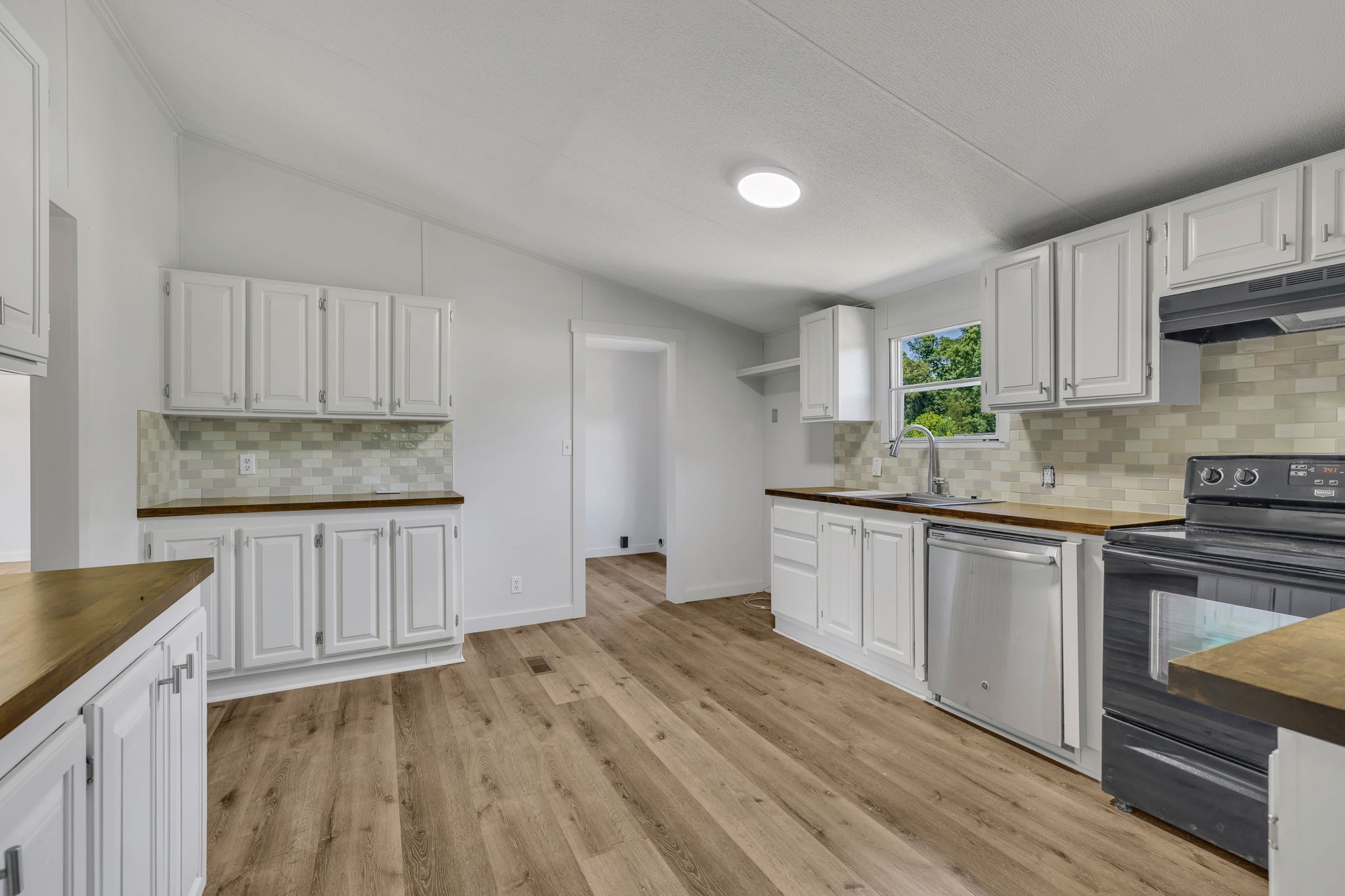 1894 Parker Road Manchester, TN 37355 - Photo 18 of 39 a kitchen with granite countertop white cabinets and white appliances