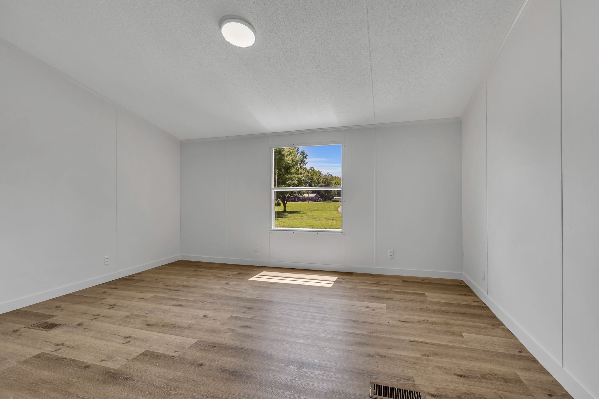 1894 Parker Road Manchester, TN 37355 - Photo 24 of 39 an empty room with wooden floor and windows