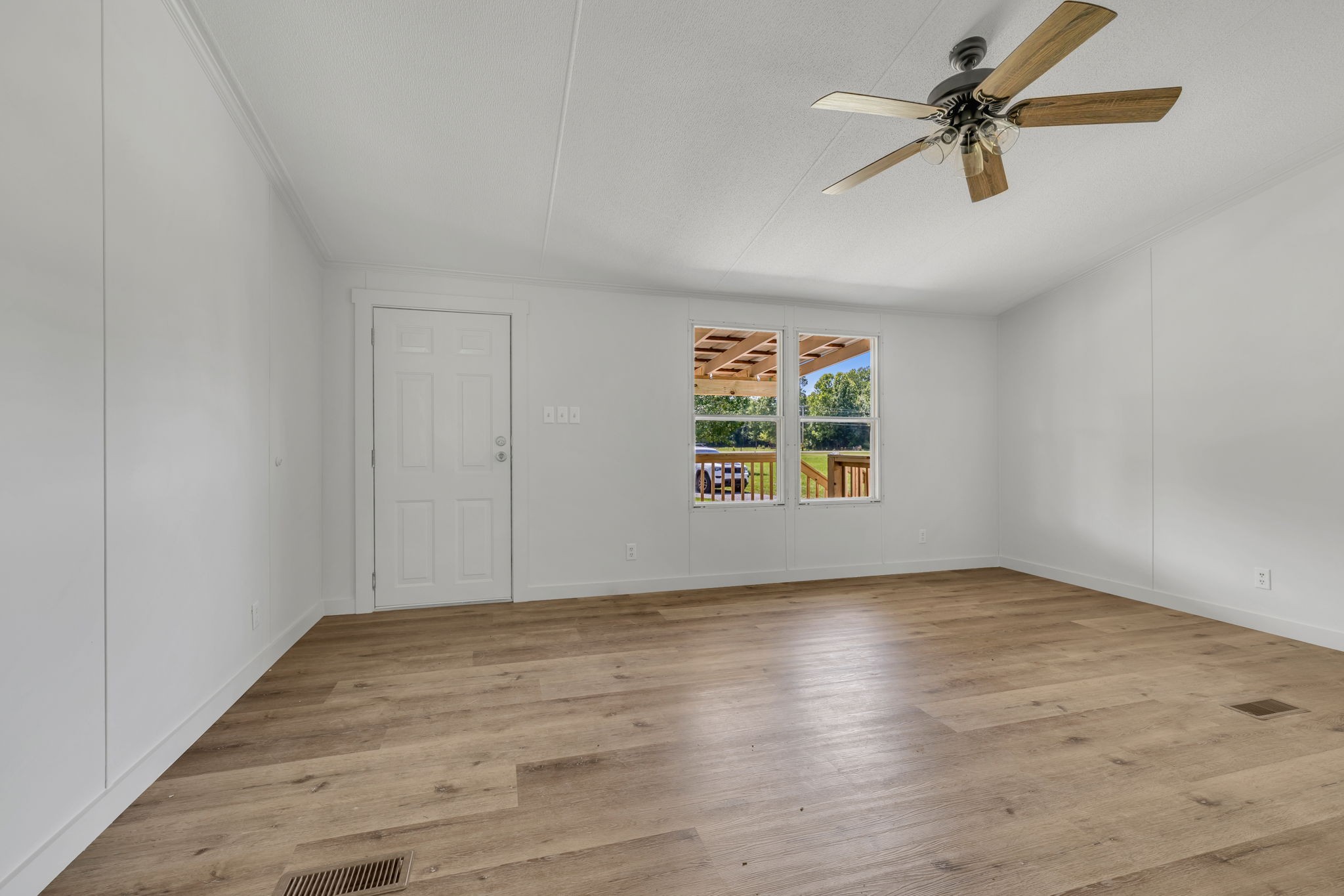 1894 Parker Road Manchester, TN 37355 - Photo 31 of 39 wooden floor in an empty room with a window