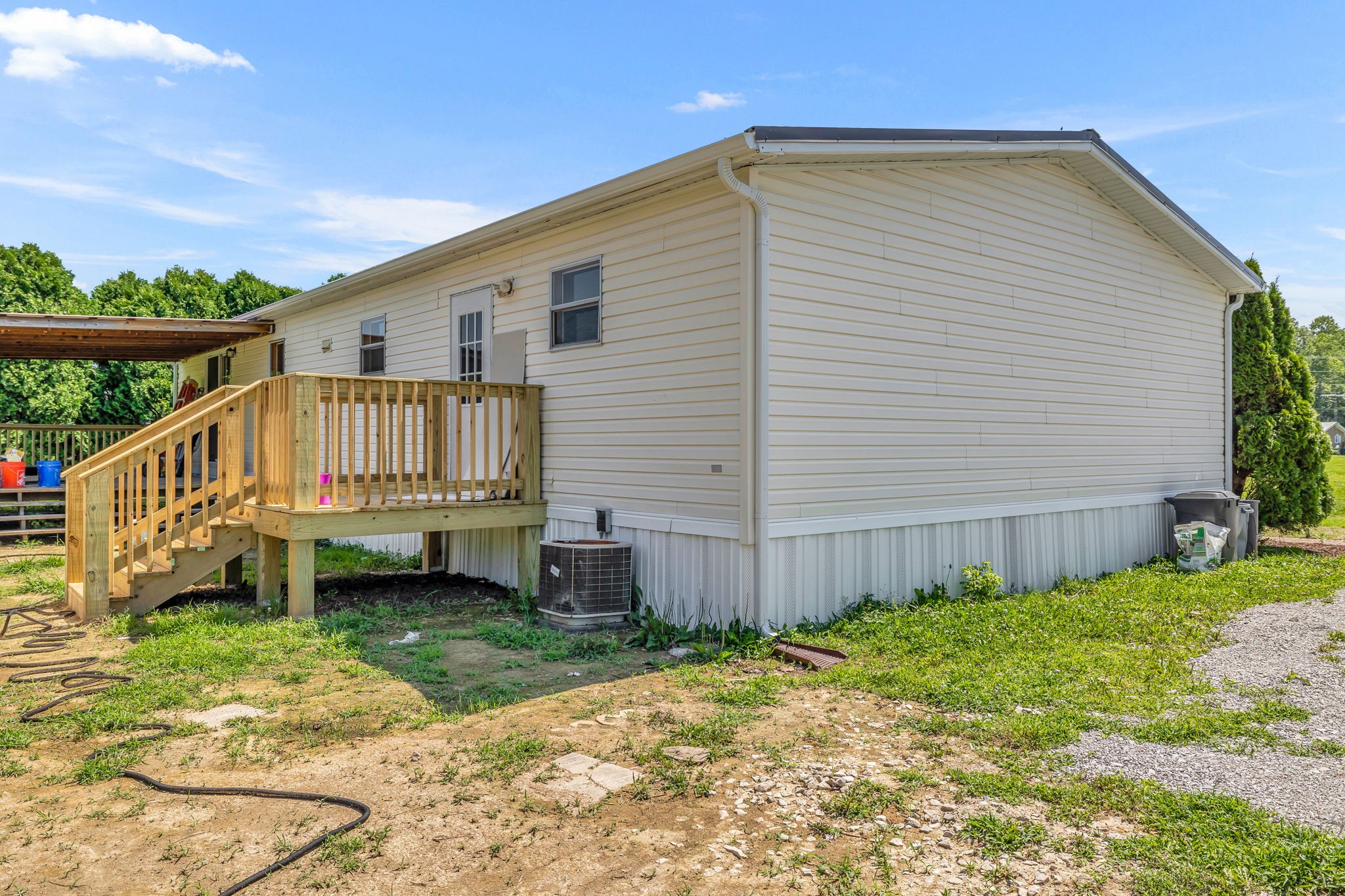 1894 Parker Road Manchester, TN 37355 - Photo 35 of 39 a front view of a house with garden