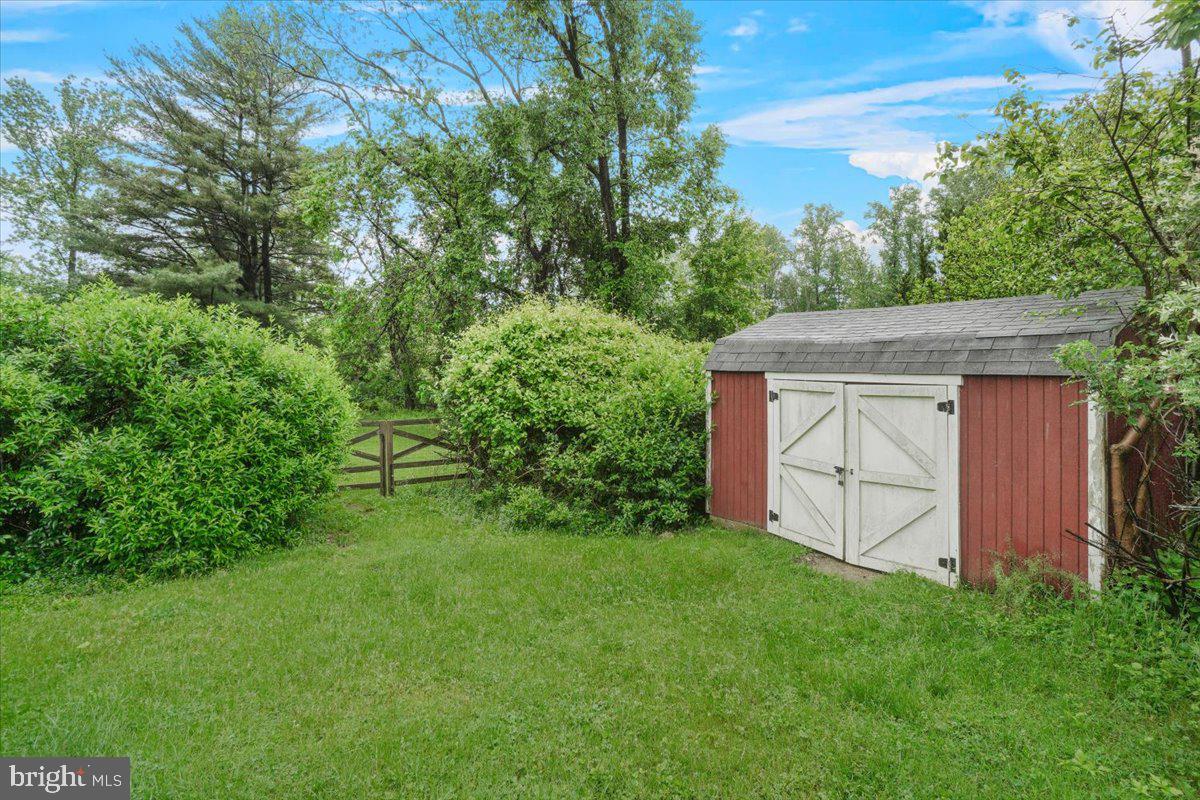 704 Ednor Road Ashton, MD 20861 - Photo 39 of 39 a view of a backyard with barn