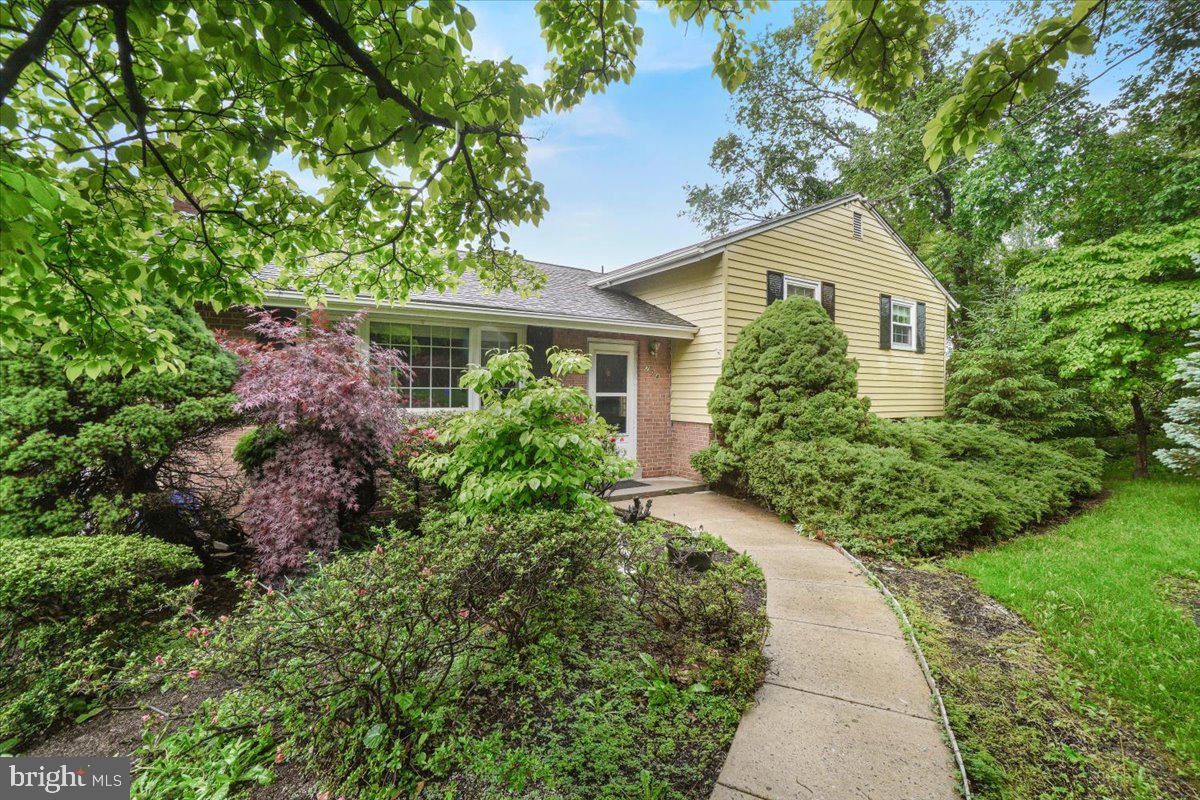 704 Ednor Road Ashton, MD 20861 - Photo 9 of 39 a front view of house with a garden