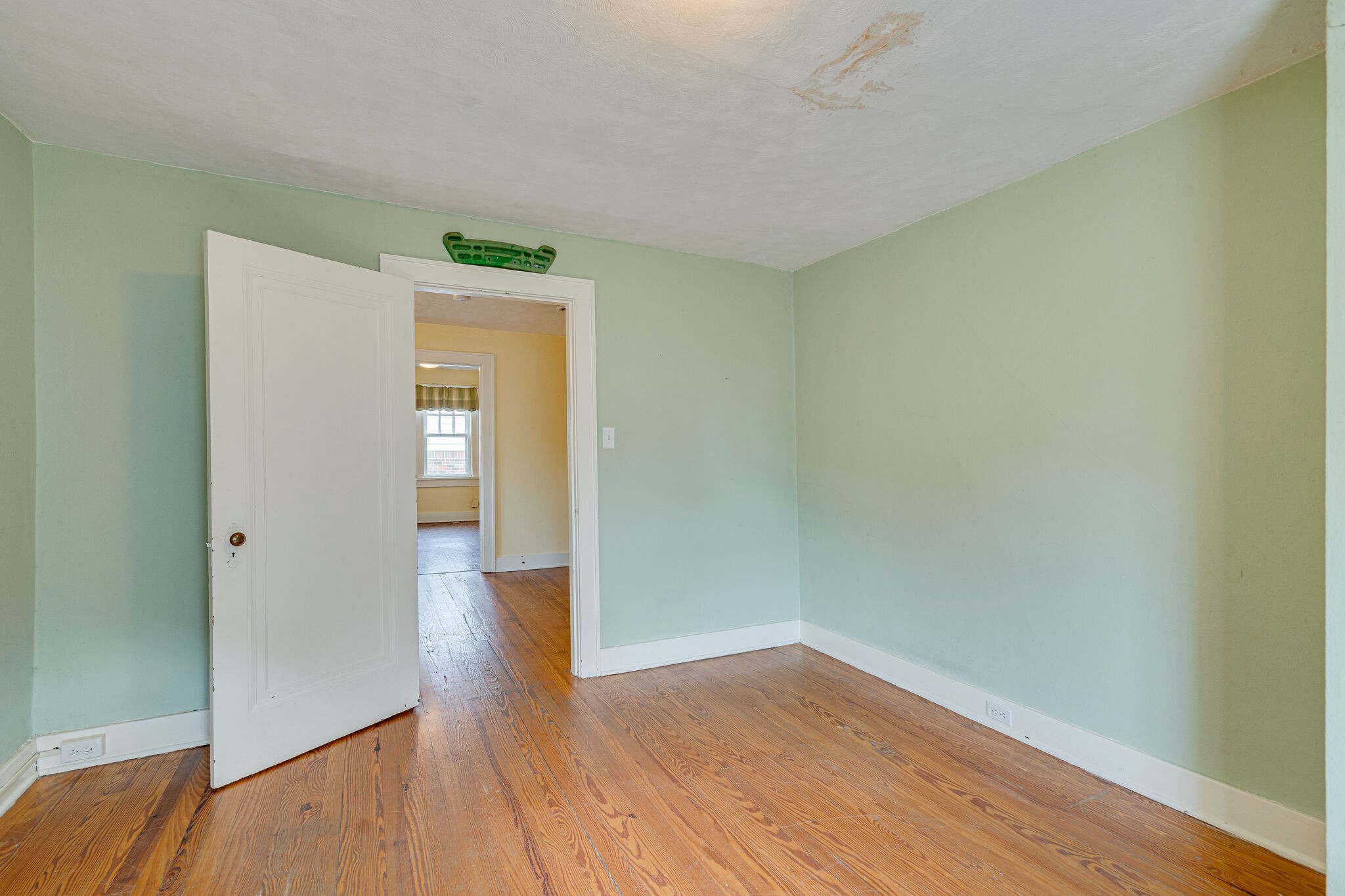 233 Cherokee Road Nashville, TN 37205 - Photo 22 of 29 a view of hallway with wooden floor