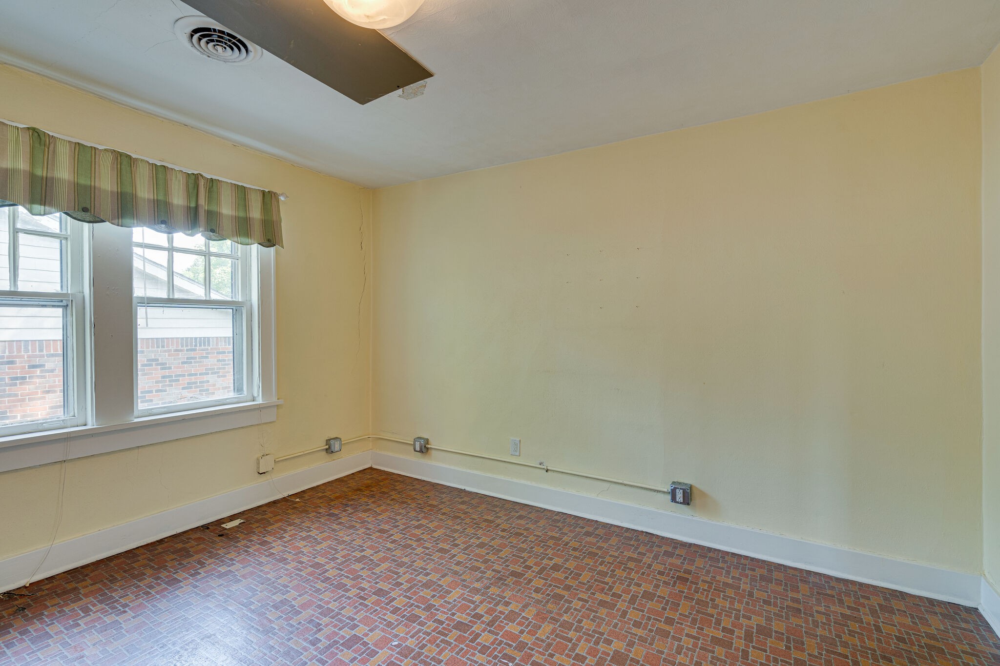 233 Cherokee Road Nashville, TN 37205 - Photo 27 of 29 an empty room with a empty space and a window