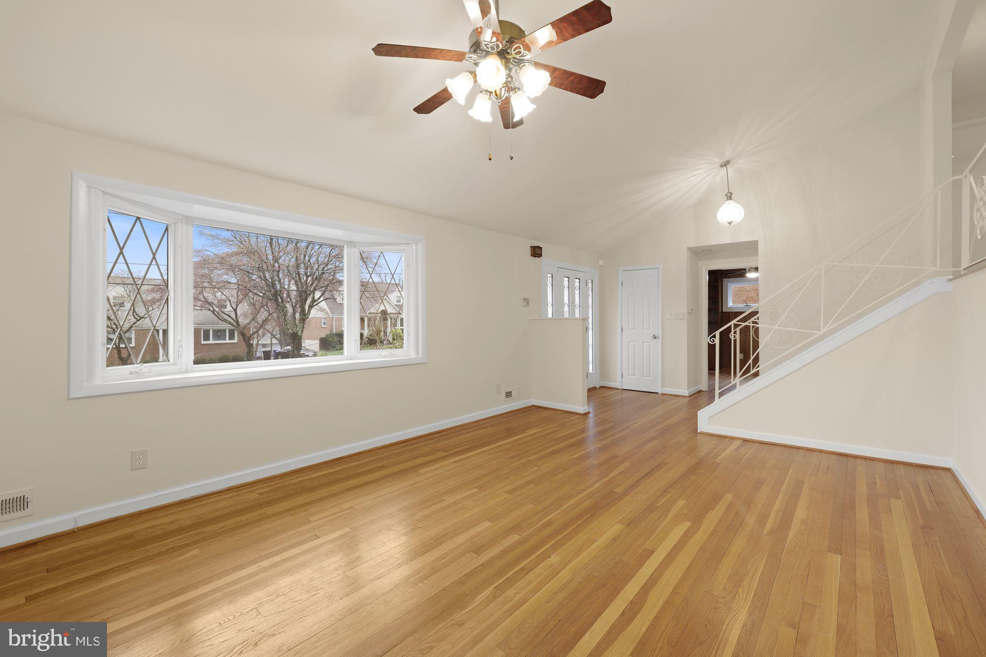 12805 Crisfield Road Silver Spring, MD 20906 - Photo 4 of 35 Living Room