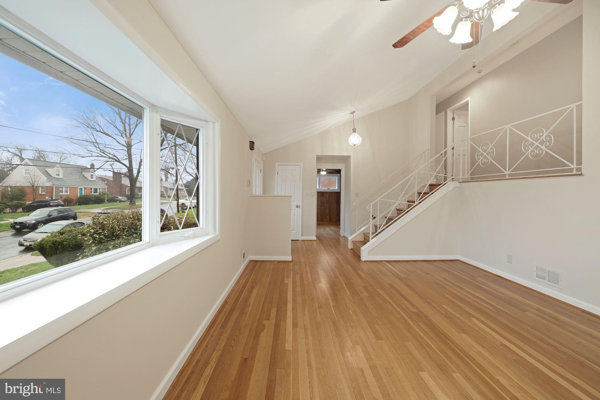 12805 Crisfield Road Silver Spring, MD 20906 - Photo 5 of 35 Living Room