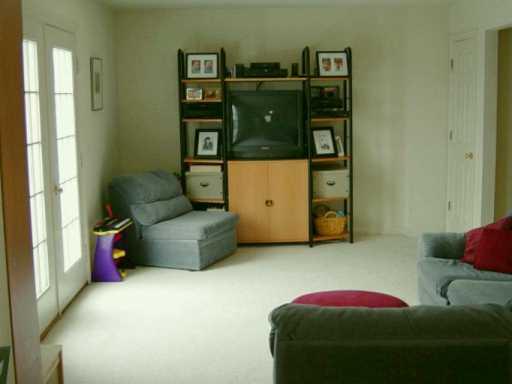 283 Randy Lane Coraopolis, PA 15108 - Photo 2 of 8 Gallery Image 2