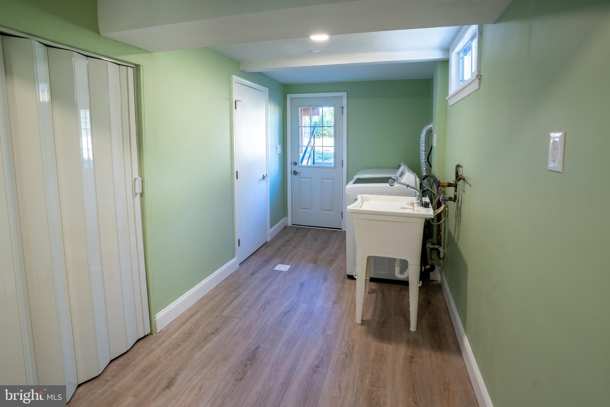 2652 Cory Terrace Silver Spring, MD 20902 - Photo 12 of 33 a room with a mirror and a table