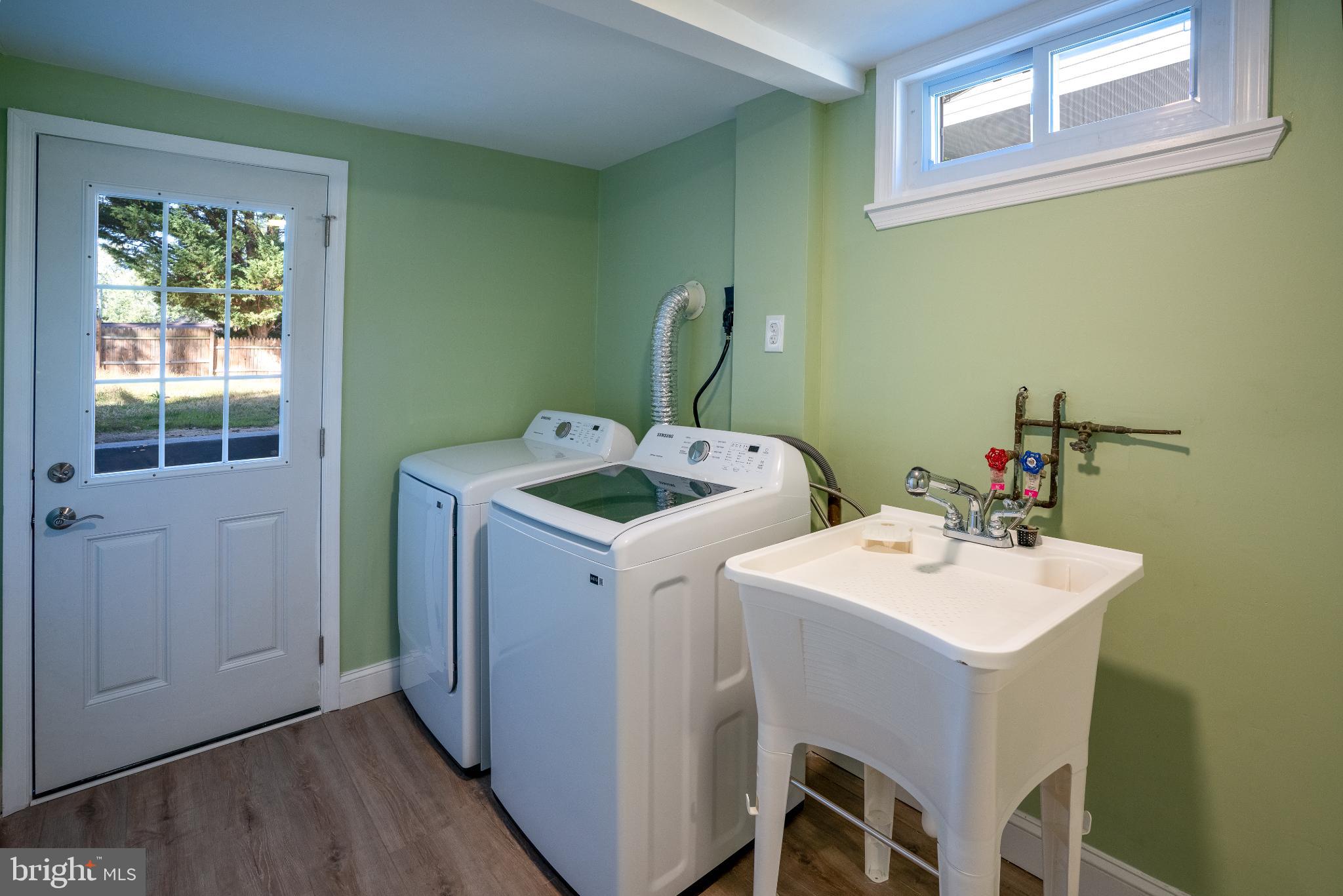 2652 Cory Terrace Silver Spring, MD 20902 - Photo 19 of 33 a utility room with dryer and washer