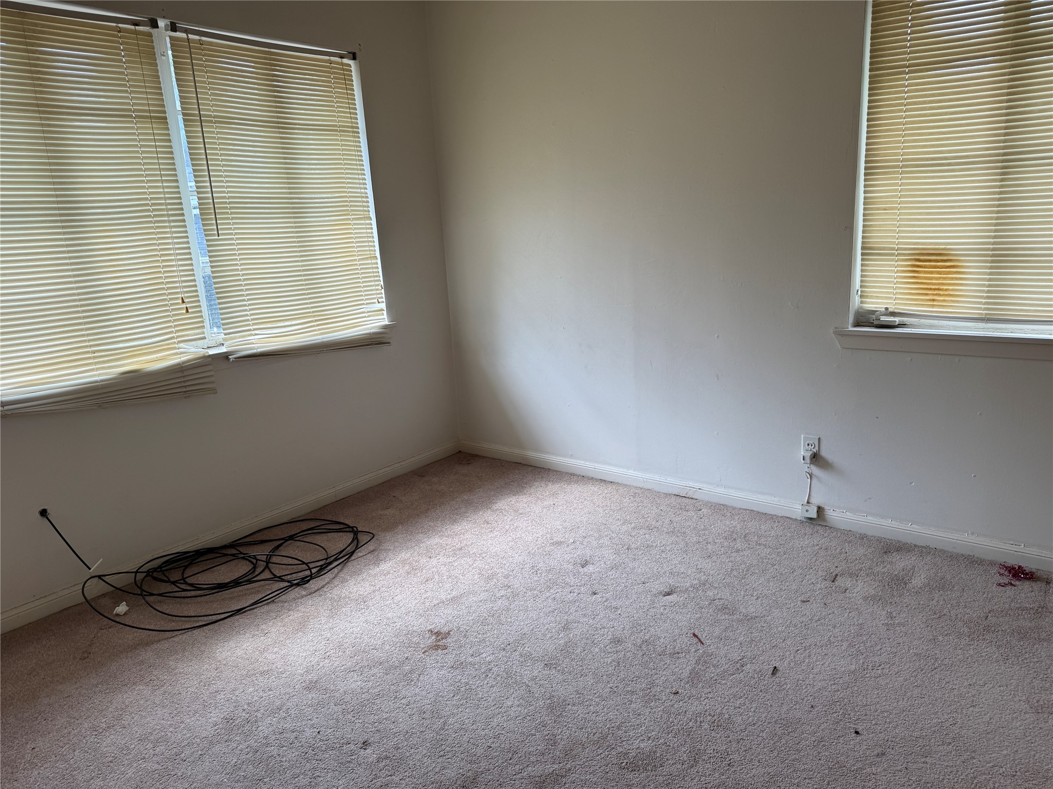 4302 Fernwood Drive Houston, TX 77021 - Photo 6 of 15 an empty room with a window