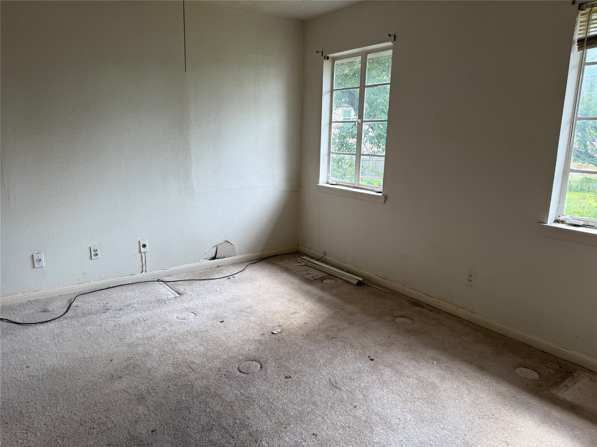 4302 Fernwood Drive Houston, TX 77021 - Photo 7 of 15 an empty room with a window