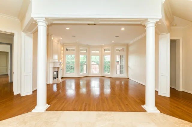 $587,000 | 1 Heritage Oak Court, Lake Jackson, TX 77566