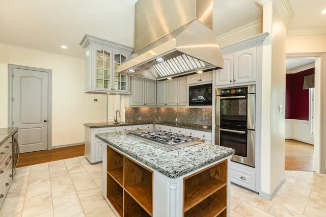 $587,000 | 1 Heritage Oak Court, Lake Jackson, TX 77566