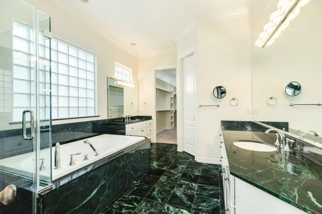 $587,000 | 1 Heritage Oak Court, Lake Jackson, TX 77566