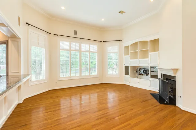 $587,000 | 1 Heritage Oak Court, Lake Jackson, TX 77566